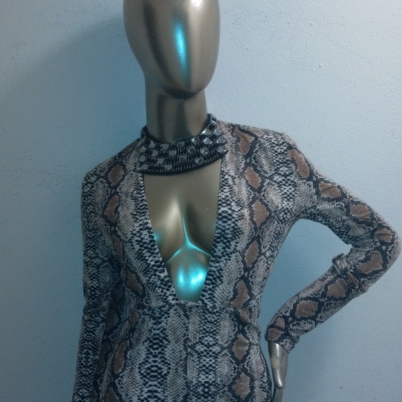 Daisy snakeskin body with open v-neck lining open breast size medium - Picture 3 of 12